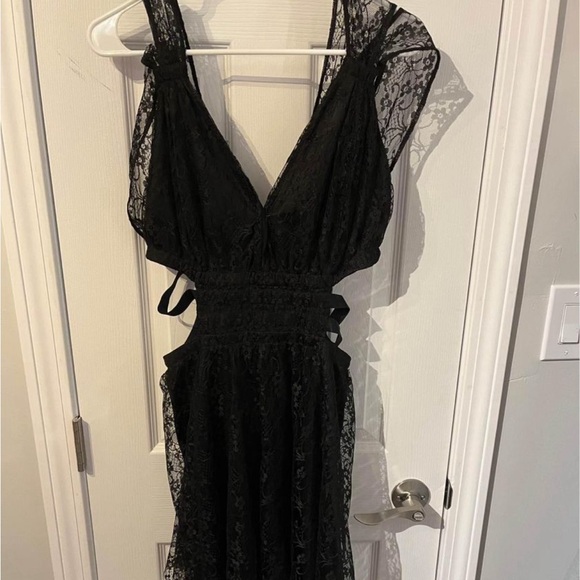 Express Dresses & Skirts - Express black lace dress worn once